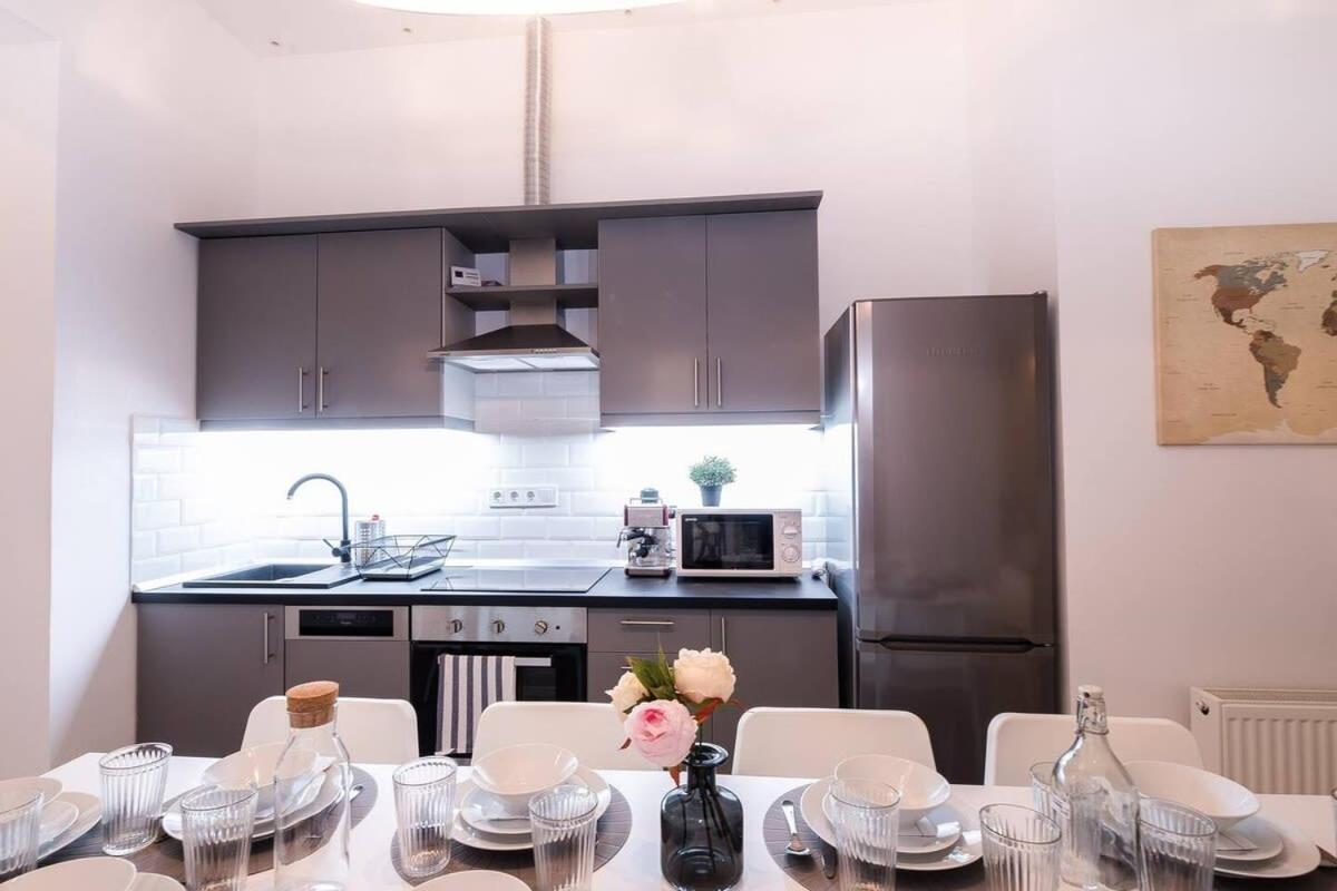 Central Brand New And Modern Apartment Budapest Exteriör bild